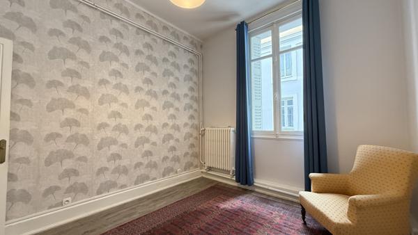 Appartement T3 face au parc des Sources à Vichy avec balcon et ascenseur