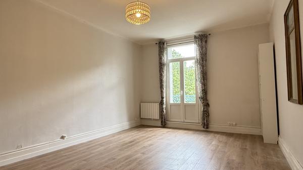 Appartement T3 face au parc des Sources à Vichy avec balcon et ascenseur