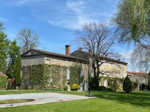 Maison à vendre    8 pièces •  Labruguière