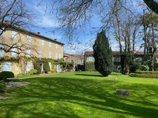 Maison à vendre    8 pièces •  Labruguière