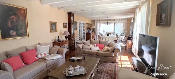 Charmante maison de plain-pied 4 chambres sur beau terrain arboré de 1 450 m²