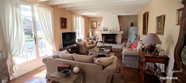 Charmante maison de plain-pied 4 chambres sur beau terrain arboré de 1 450 m²