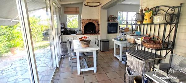 Charmante maison de plain-pied 4 chambres sur beau terrain arboré de 1 450 m²