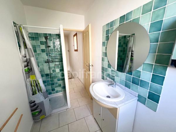 Maison de village à vendre à Céreste-en-Luberon – 2 chambres, terrasse, aucun travaux