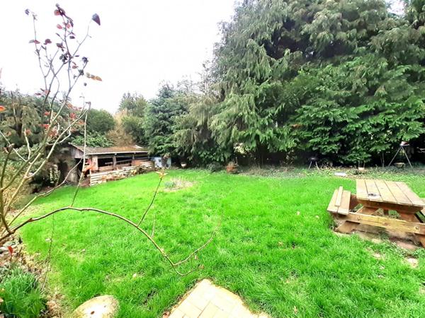 Proche BEUZEVILLE et PONT AUDEMER maison individuelle à rénover sur 1ha de terrain arboré