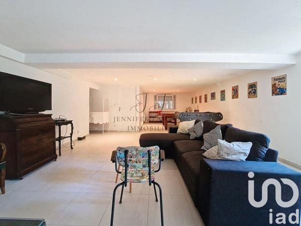 Maison 7 pièces de 189 m² à Tresses (33370)