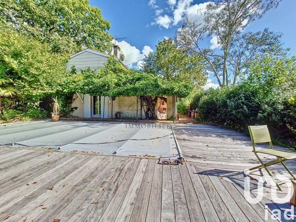 Maison 7 pièces de 189 m² à Tresses (33370)