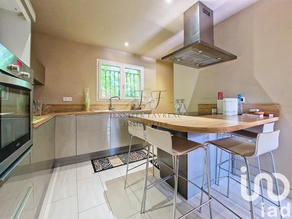 Maison 7 pièces de 189 m² à Tresses (33370)