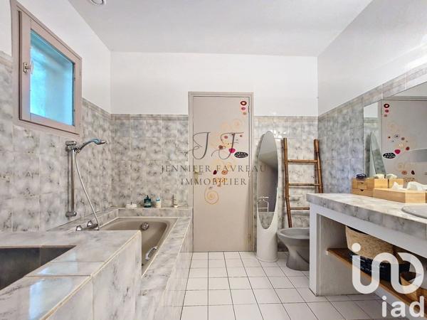 Maison 7 pièces de 189 m² à Tresses (33370)