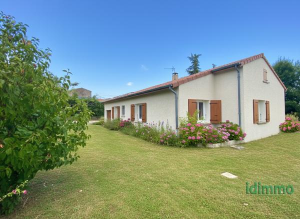 Superbe maison de plain-pied avec vue proche de Peaugres avec un chalet aménagée sur un terrain de 1678 m2 Peaugres (07340)