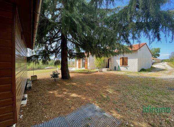 Superbe maison de plain-pied avec vue proche de Peaugres avec un chalet aménagée sur un terrain de 1678 m2 Peaugres (07340)