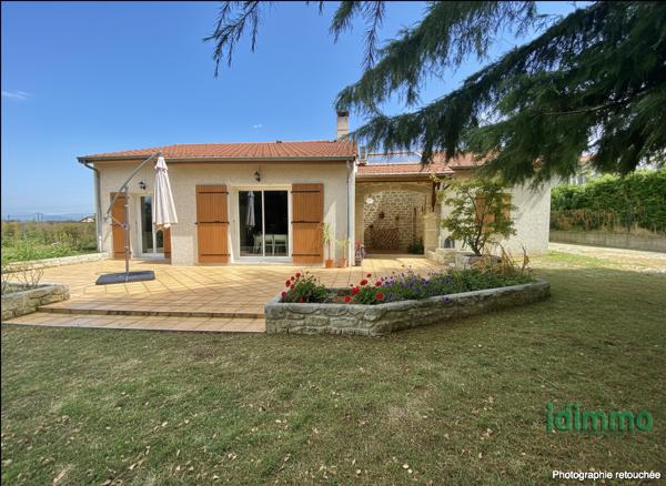 Superbe maison de plain-pied avec vue proche de Peaugres avec un chalet aménagée sur un terrain de 1678 m2 Peaugres (07340)