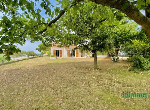 Superbe maison de plain-pied avec vue proche de Peaugres avec un chalet aménagée sur un terrain de 1678 m2 Peaugres (07340)