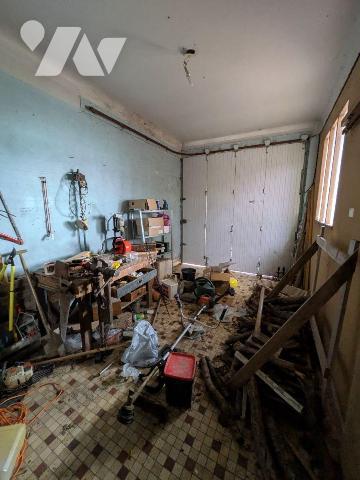 Nombreuses possibilités, pour famille ou investisseur. Ce solide pavillon dispose au rez-de-cha...