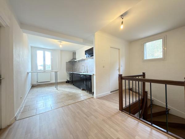 Appartement 2 chambres, parking, jardin et terrasse commune