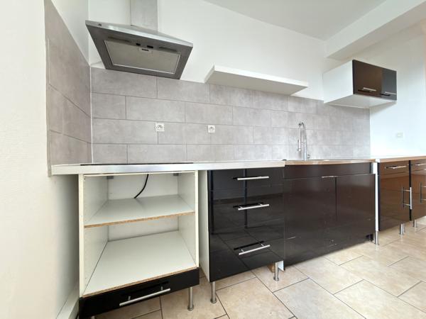 Appartement 2 chambres, parking, jardin et terrasse commune