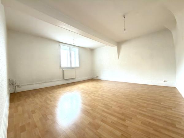 Appartement 2 chambres, parking, jardin et terrasse commune