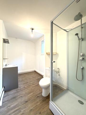 Appartement 2 chambres, parking, jardin et terrasse commune