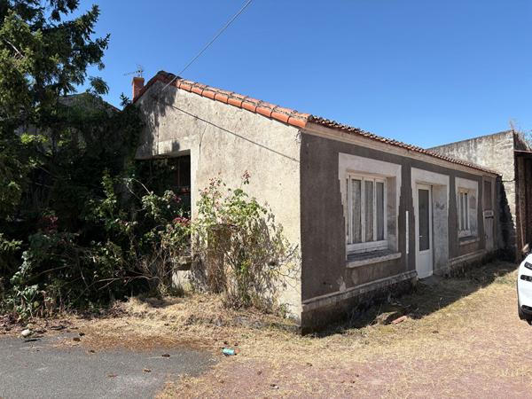 Ensemble immobilier à vendre à Geay travaux à prévoir