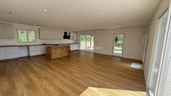 Vente                                                      Maison
                        
                     4 pièces                      102 m2                     à Draguignan
