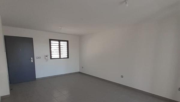 🏠 À LOUER – T3 Intermédiaire récent – Saint Denis proche Cadjee