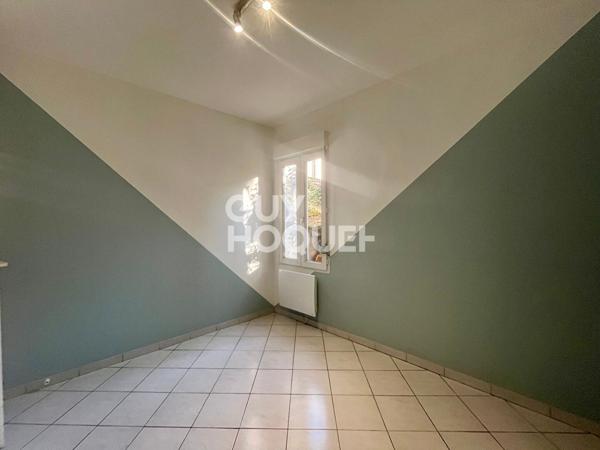 DIJON, Proche hyper-centre T2 de 33 m² avec Cour et 2 caves.