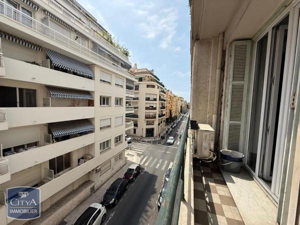 Appartement à louer 4 pièces 94.02m² Nice (06000)