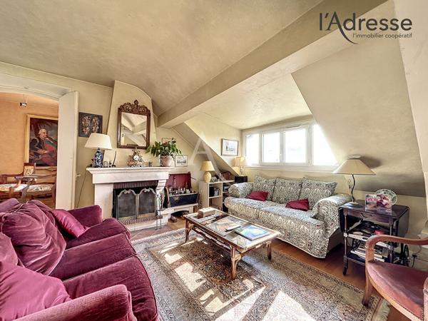 Suresnes (Mont Valérien) - Duplex de 140m² - Place de stationnement et Box fermé - Terrasse 7m²