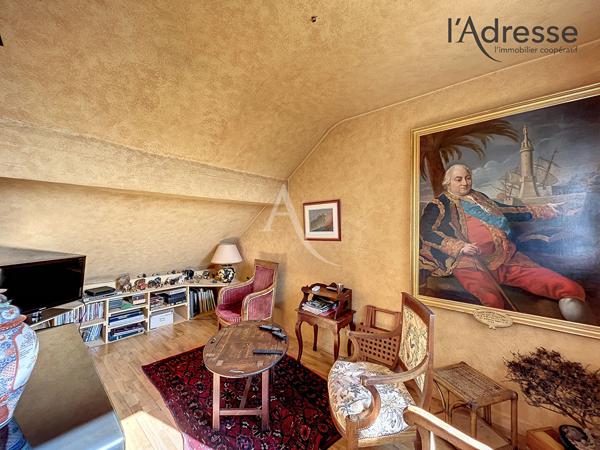 Suresnes (Mont Valérien) - Duplex de 140m² - Place de stationnement et Box fermé - Terrasse 7m²