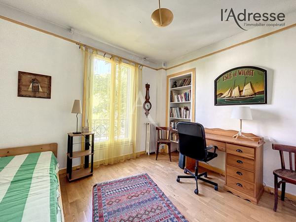 Suresnes (Mont Valérien) - Duplex de 140m² - Place de stationnement et Box fermé - Terrasse 7m²