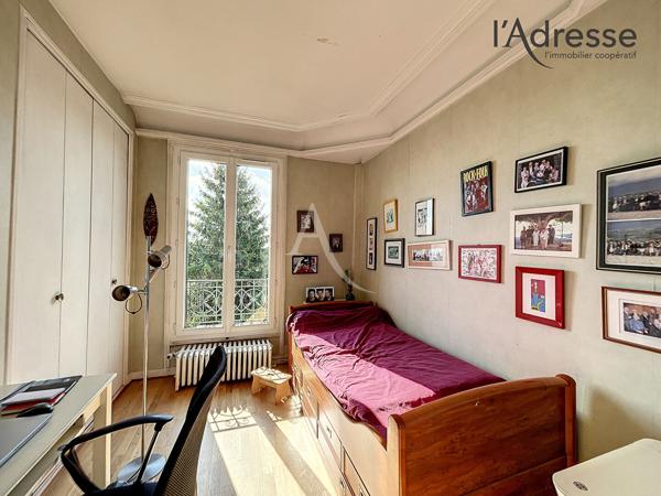 Suresnes (Mont Valérien) - Duplex de 140m² - Place de stationnement et Box fermé - Terrasse 7m²
