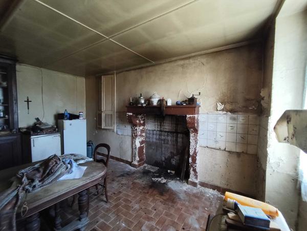 MAISON DE CAMPAGNE A RENOVER - TERRAIN ATETNANT