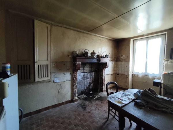 MAISON DE CAMPAGNE A RENOVER - TERRAIN ATETNANT