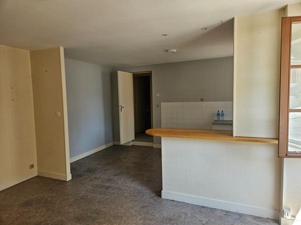 Appartement lumineux en rez-de-chaussée à louer dans le centre de Châtillon-sur-Indre