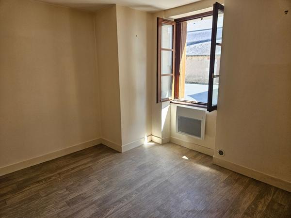 Appartement lumineux en rez-de-chaussée à louer dans le centre de Châtillon-sur-Indre