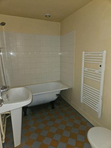 Appartement lumineux en rez-de-chaussée à louer dans le centre de Châtillon-sur-Indre