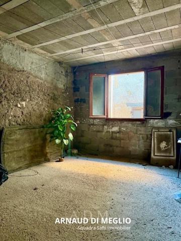 Duplex à rénover sous les toits