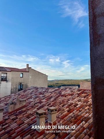 Duplex à rénover sous les toits