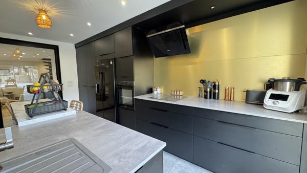 Saint-Étienne (42000) Maison de 130m2 habitables sur 315m2 de terrain clos et arboré