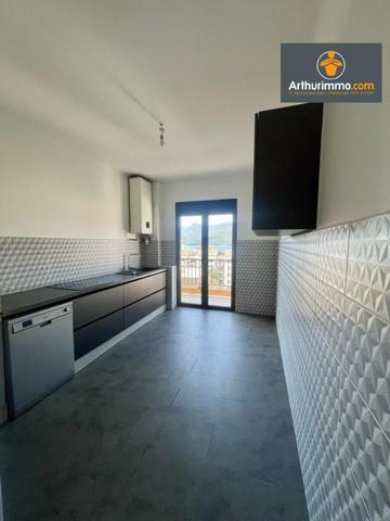 Vente                                                      Appartement
                        
                     3 pièces                      91 m2                     à Propriano