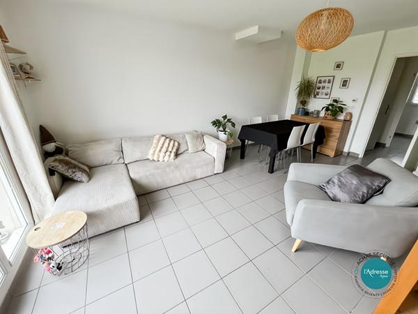 Maison mitoyenne avec 2 chambres jardin et garage