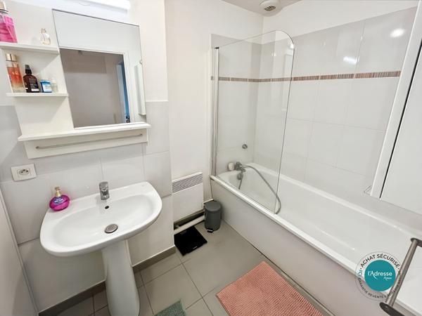 Maison mitoyenne avec 2 chambres jardin et garage