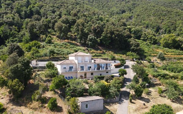 Maison à vendre    5 pièces • 179,61 m2 Calcatoggio