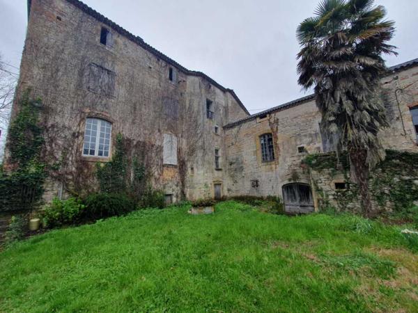 Maison ancienne - Puy l'eveque Vallée du lot Ouest- En campagne isolée ancienne ferme avec 29 ha attenants
