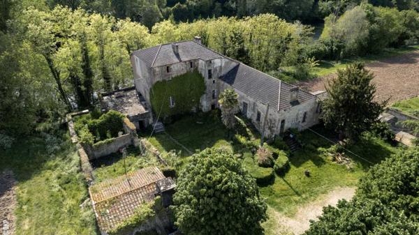 Maison ancienne - Puy l'eveque Vallée du lot Ouest- En campagne isolée ancienne ferme avec 29 ha attenants
