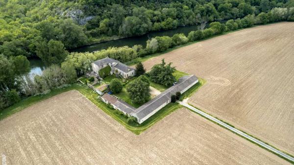 Maison ancienne - Puy l'eveque Vallée du lot Ouest- En campagne isolée ancienne ferme avec 29 ha attenants