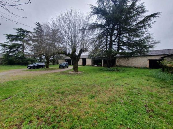 Maison ancienne - Puy l'eveque Vallée du lot Ouest- En campagne isolée ancienne ferme avec 29 ha attenants