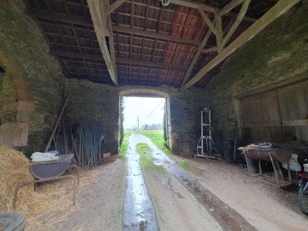 Maison ancienne - Puy l'eveque Vallée du lot Ouest- En campagne isolée ancienne ferme avec 29 ha attenants