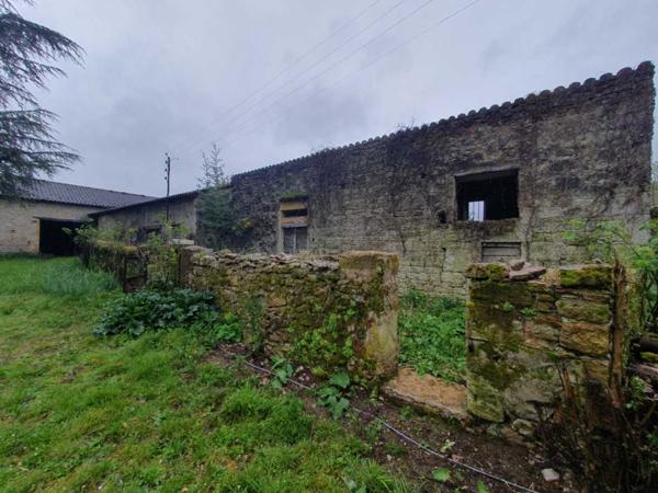Maison ancienne - Puy l'eveque Vallée du lot Ouest- En campagne isolée ancienne ferme avec 29 ha attenants