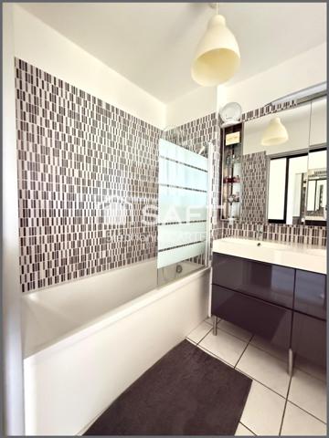 Eysines (limite Le Bouscat /Caudéran) - Maison de ville T5 - Terrain de 300 m2